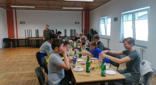 Gemeinsame Mahlzeiten während des Trainingslager